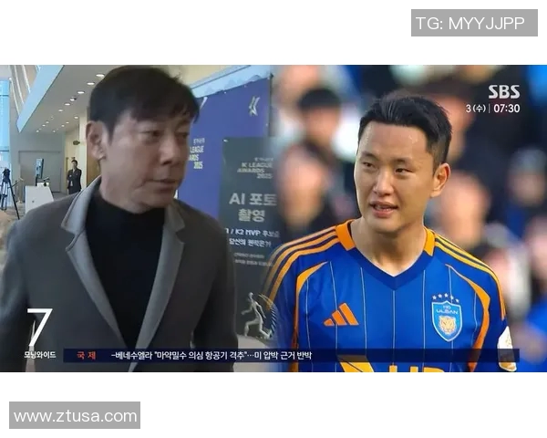 足球明星因表现不佳被教练罚跪下引发热议球迷反应各异 足球明星因表现不佳被教练罚跪下引发热议球迷反应各异