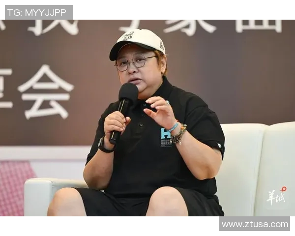 孤独的绿茵传奇：探寻最孤独足球明星背后的心路历程与情感世界